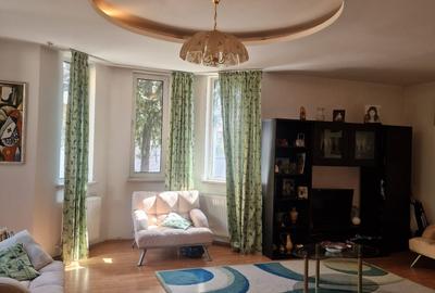 Casă individuală cu 7 camere cu Garaj în Splaiul Unirii - 31