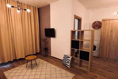 Garsonieră decomandată în Apărătorii Patriei