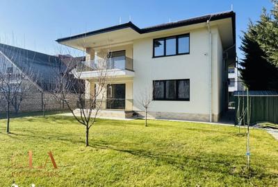 Casă cu 8 camere cu Canalizare în Drumul Taberei - 1