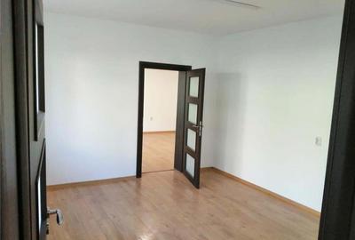 Casă cu 4 camere cu Teren 1100 Mp în Democrației - 3