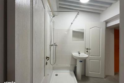Spațiu comercial, de 64 mp, în Zona industrială - 13
