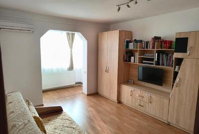 Apartament cu 2 camere semidecomandat, mobilat în Tractorul - 1