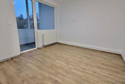 Apartament cu 2 camere decomandat în Cornișa - 2