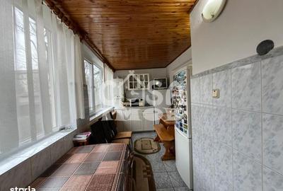 Apartament cu 3 camere semidecomandat în Micro 8 - 8