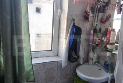 Garsoniera cu baie si geam mare - scara foarte ingrijita - 6