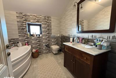 Casă cu 6 camere cu Teren 450 Mp în Central - 12