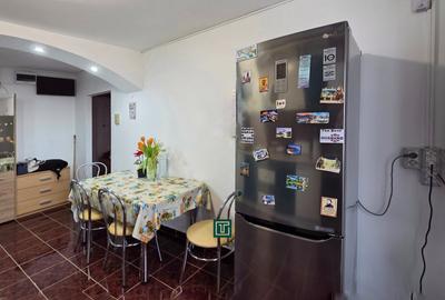Apartament cu 3 camere decomandat, mobilat în Girocului - 2