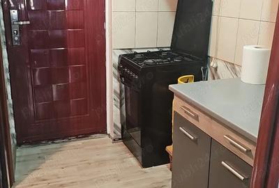 Propietar vand garsoniera in Navodari str.Cabanei etaj 1 - 1
