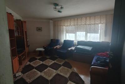 Apartament cu 3 camere semidecomandat în Central - 1