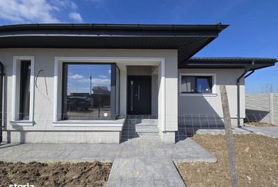 Casă cu 3 camere în Berceni