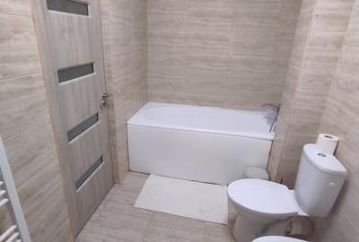 Apartament cu 3 camere semidecomandat, mobilat în 1 Mai - 10