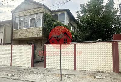 Casa din Caramida S+P+1E, 10 camere, Faleza Nord