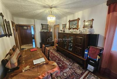 Apartament cu 4 camere decomandat în Micro IV - 17