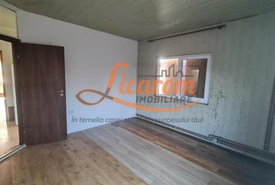Casă individuală cu 8 camere decomandat cu Canalizare în Cristian - 34