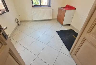 Spațiu comercial, de 110 mp, în Central - 8