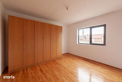 Casă cu Teren 4563 Mp în Central - 8