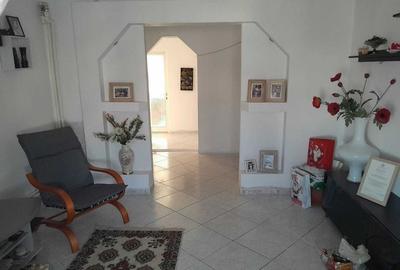 Apartment de vanzare 4 camere, zona Vile Tecuci - 2