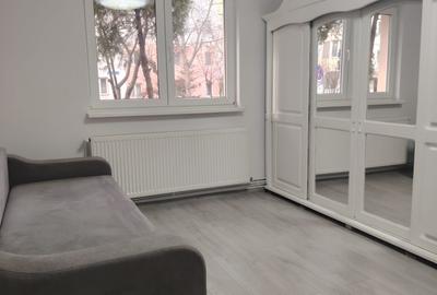 Apartament cu 2 camere semidecomandat, mobilat în Tractorul - 8