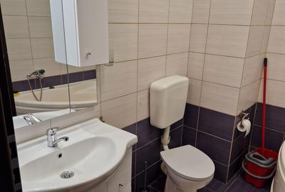 Garsonieră decomandată în Roșu