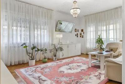 Apartament cu 4 camere decomandat în Central