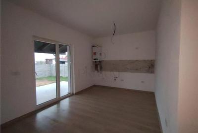 Duplex cu 3 camere cu Canalizare în Moșnița Veche - 6