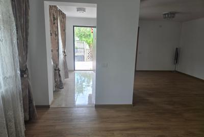 Casă cu 4 camere cu Canalizare în Sud - 8