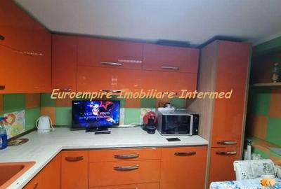 Casă cu 5 camere cu Teren 200 Mp în Central - 2