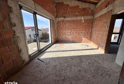 Casă cu 8 camere cu Canalizare în Central