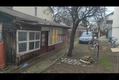 Casă cu Teren 200 Mp în Central