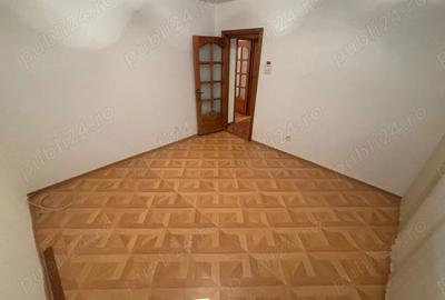 Apartament cu 3 camere decomandat în Sud