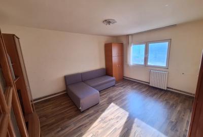 Apartament cu 3 camere decomandat în Inel II