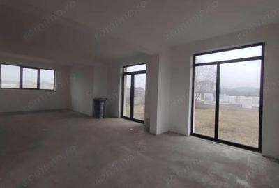 Casa cu etaj la stadiul de semifinisat avansat in Alesd - 4