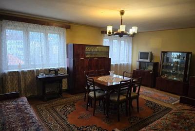 Proprietar vand apartament decomandat 90 mp - 3 camere in Brad - 4