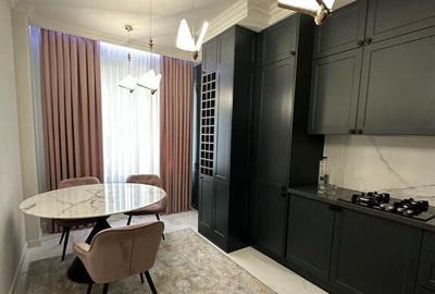 Garsonieră în Titan - 2