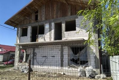 Casă cu 4 camere în Central