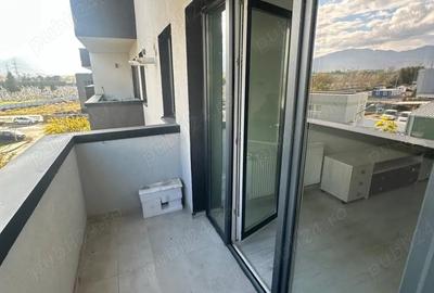 Apartament cu 3 camere decomandat în Tractorul - 3