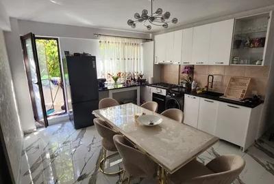 Apartament cu 4 camere semidecomandat, mobilat în Florești