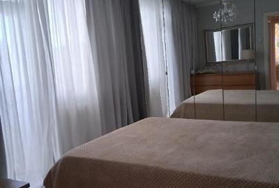 Vand apartament cu 3 camere