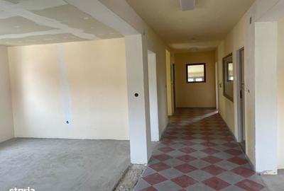 Casă cu 4 camere în Mangalia - 2