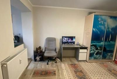 Apartament cu 2 camere decomandate etaj 1 Zona Zamca