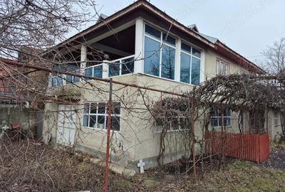 Casă cu 6 camere cu Teren 945 Mp în Frumușani - 2
