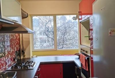 Apartament cu 2 camere semidecomandat, mobilat în Pajura - 3