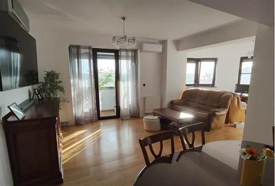 Apartament cu 3 camere semidecomandat în Foișorul de Foc