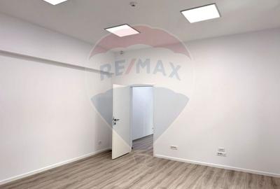 Spațiu comercial, de 100 mp, în P-ța Victoriei - 10