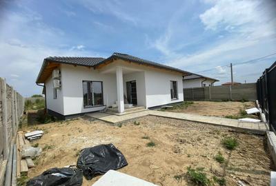 Casa Individuala pe parter in Mosnita, Toate Utilitatile, Drum asfaltat - 3