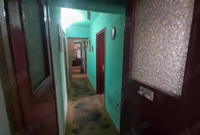 Vand urgent apartament 3 camere, 70 mp, decomandat zona Circumvalatiunii- Dacia Service, etaj 3 - 2