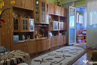 Apartament cu 3 camere decomandat în Minerul - 8