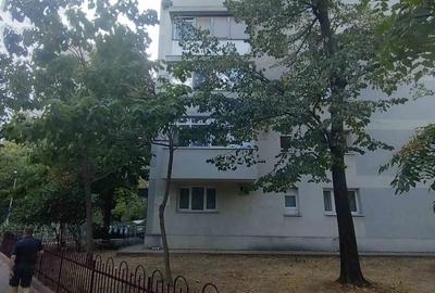 Proprietar Vand Apartament 4 camere, 65 m, balcon, renovat, mobilat, Bulevardul 1 Decembrie 1918 - 17