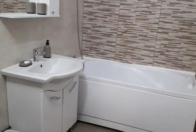 Inchiriez apartament 3 camere, decomandat, 70mp, zona Nicolina 2 - 6