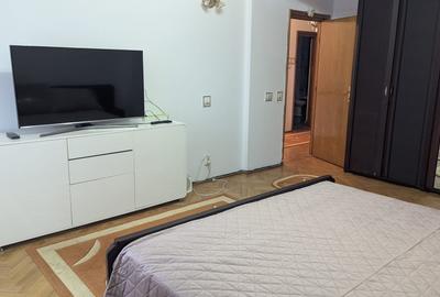 Apartament cu 4 camere decomandat, mobilat în P-ța Victoriei - 32
